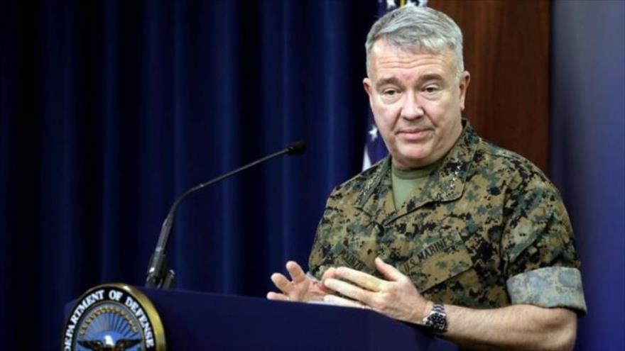 El jefe del Comando Central de Estados Unidos (Centcom), general Kenneth F. McKenzie, habla en un mitin.