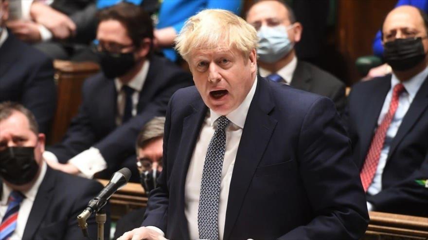 El premier británico, Boris Johnson, hablando durante una sesión en la Cámara de los Comunes en Londres.