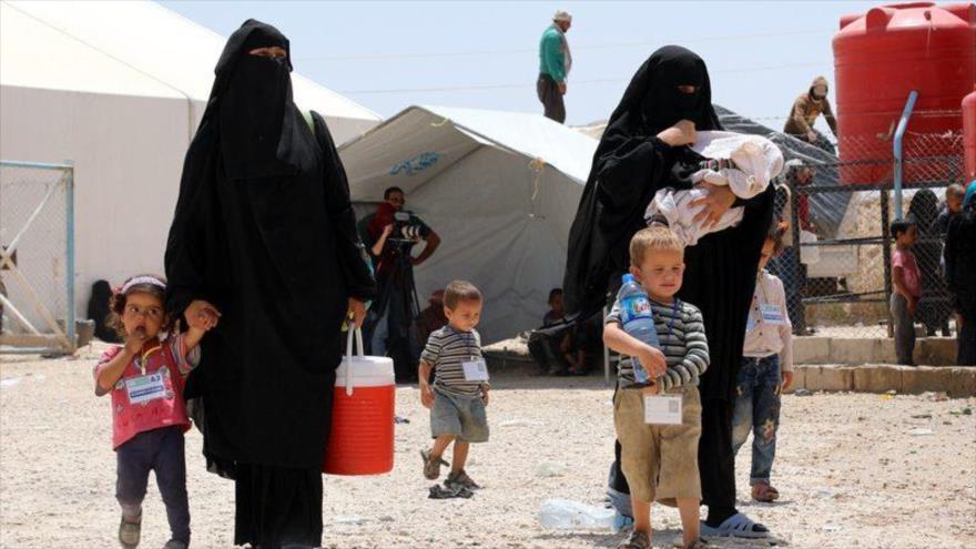 Mujeres y sus hijos en el campamento de Al-Hol en la provincia siria de Al-Hasaka, 3 de junio de 2019. (Foto: EFE)