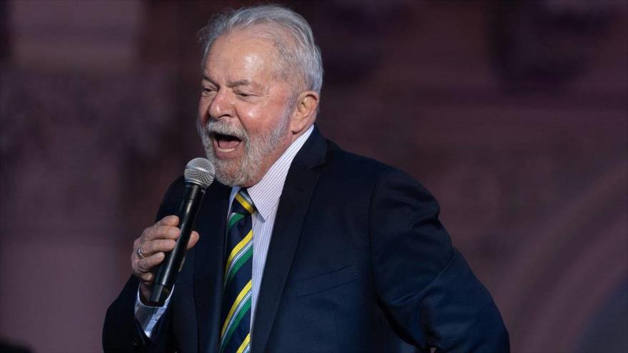 El expresidente de Brasil Luiz Inácio Lula da Silva asiste a un mitin en Buenos Aires, Argentina, 10 de diciembre de 2021. (Foto: AFP)