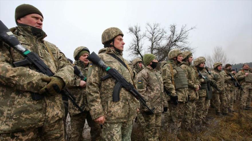 Tropas ucranianas durante un ejercicio militar en un campo de entrenamiento cerca de Kharkiv, Ucrania, 11 de diciembre de 2021. (Foto: Reuters)