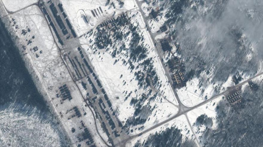 Imágenes satelitales muestran un avanzado despliegue militar ruso en un aeródromo en Bielorrusia, a 14 millas de la frontera con Ucrania.