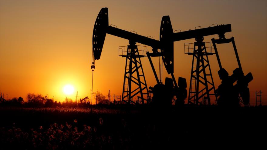 Pumpjacks se ven en el campo petrolero de Daqing en la provincia de Heilongjiang, China, 7 de diciembre de 2018. (Foto: Reuters)