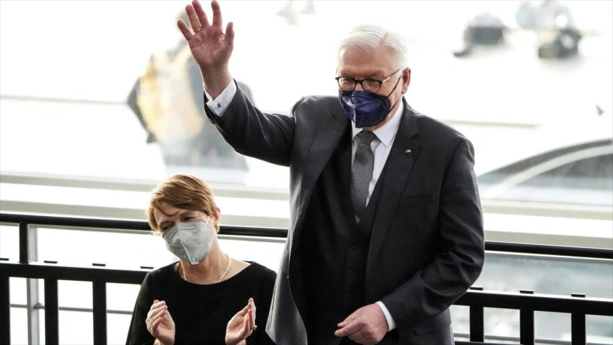 El presidente alemán, Frank-Walter Steinmeier, junto a su mujer, en la Asamblea Federal, Alemania, 13 de febrero de 2022. (Foto: Reuters)
