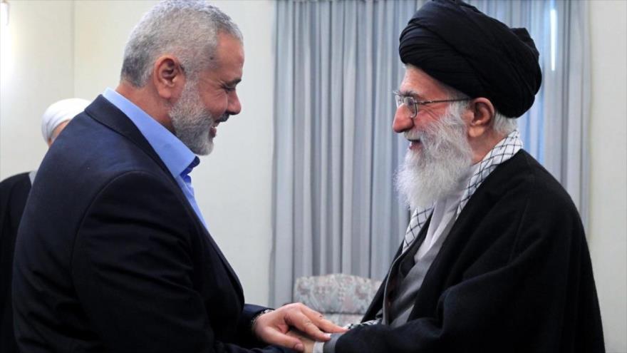 El Líder de la Revolución Islámica de Irán, el ayatolá Seyed Ali Jamenei, y el líder de HAMAS, Ismail Haniya, en una reunión en Teherán.