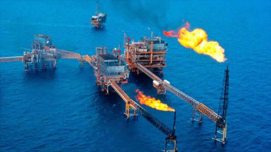 Una plataforma de producción de petróleo de Irán en el Golfo Pérsico.