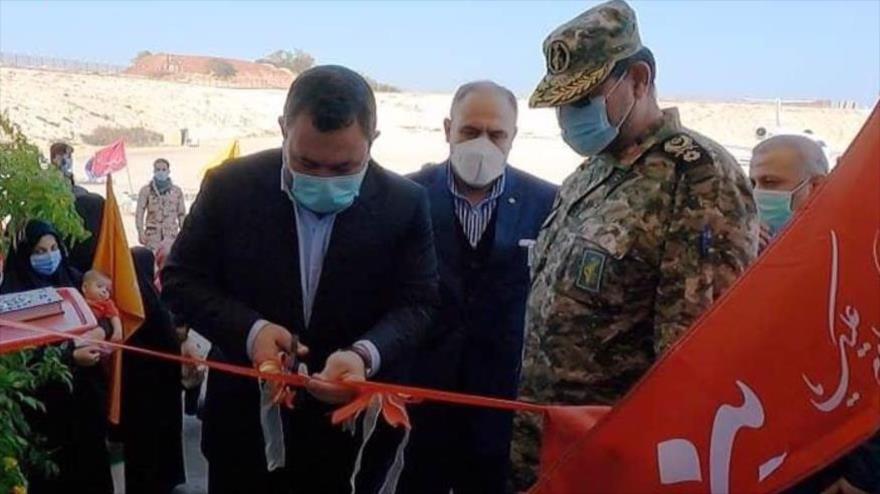 Acto de inauguración de aeropuerto civil en isla iraní Tonb Mayor en el Golfo Pérsico, 15 de febrero de 2022.