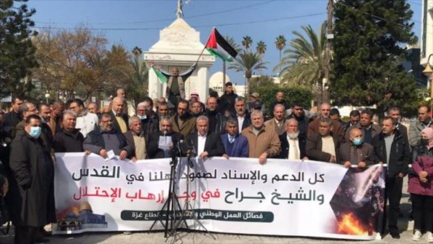Palestinos protestan en Gaza contra crímenes del régimen de Israel en Sheij Yarrah, Al-Quds (Jerusalén), 16 de febrero de 2022.