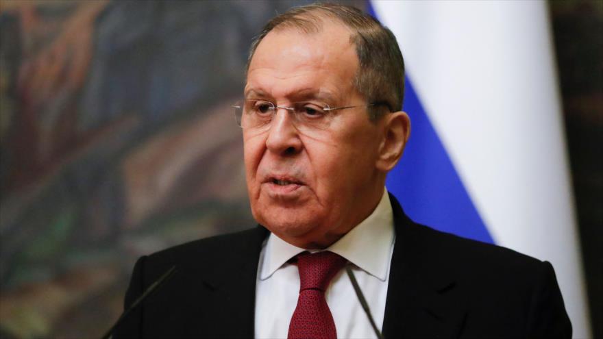 El canciller ruso, Serguéi Lavrov, habla en una rueda de prensa en Moscú, capital rusa, 22 de noviembre de 2021. (Foto: AFP)