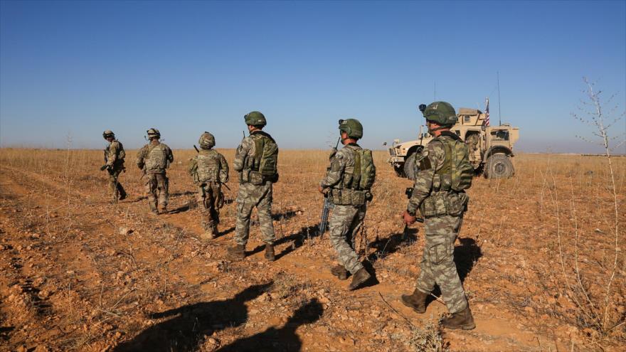 Fuerzas de EE.UU. y Turquía en las afueras de Manbiy, Siria, 1 de noviembre de 2018. (Foto: Reuters)