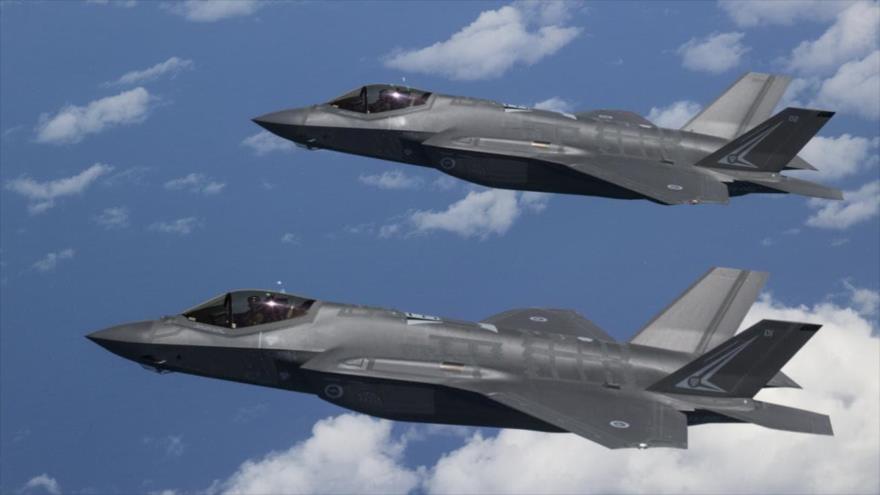 Dos cazas estadounidenses F-35 sobrevuelan la base aérea Edwards en California, EE.UU. (Foto: Reuters)
