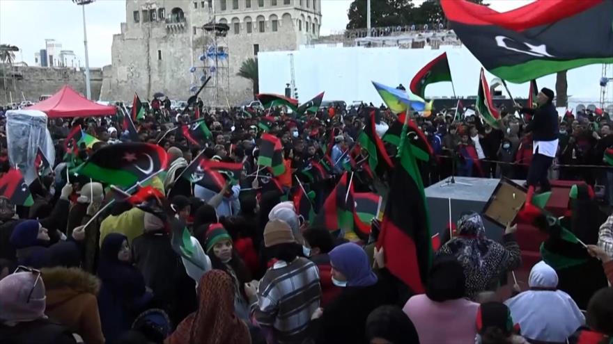 Libios recuerdan aniversario de su revolución y piden la democracia