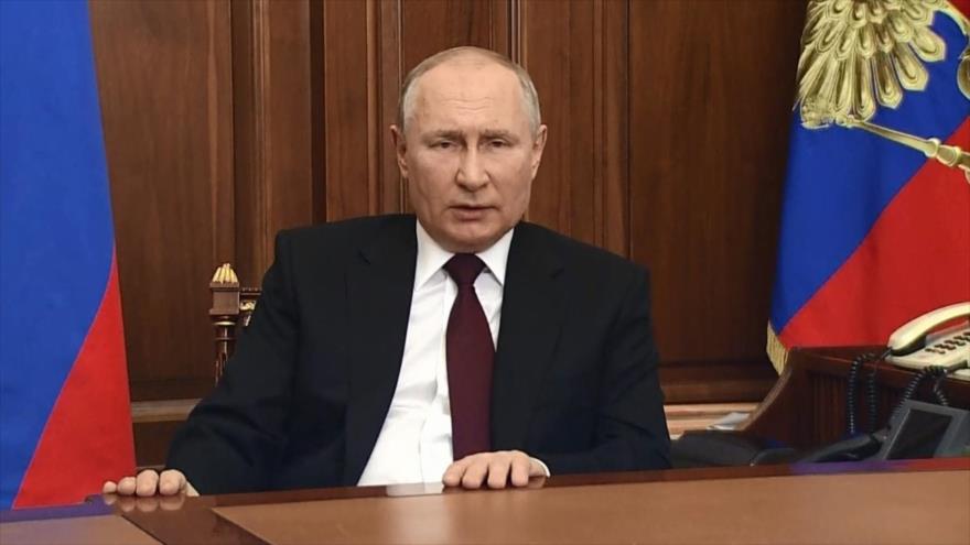 El presidente de Rusia, Vladimir Putin, ofrece un discurso televisivo, 21 de febrero de 2022.
