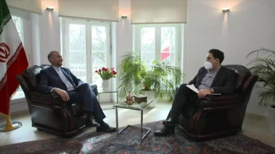 El canciller iraní, Hosein Amir Abdolahian, en una entrevista con la cadena europea Euronews.