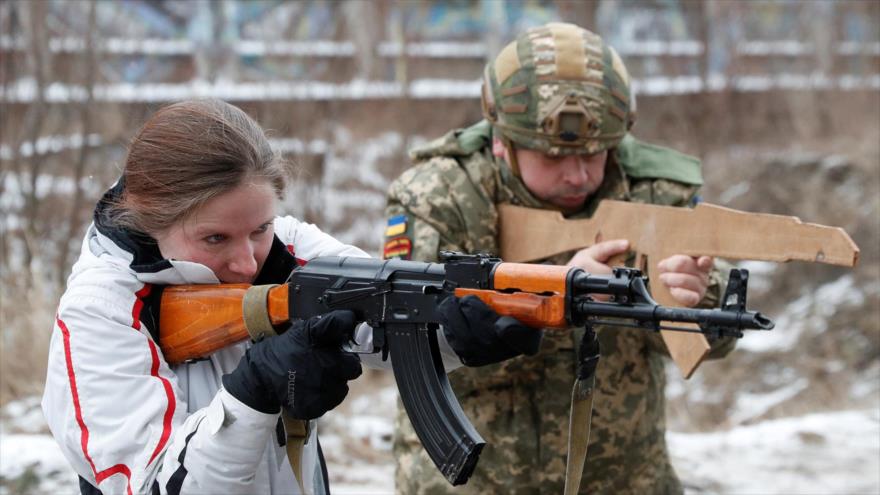 Reservistas recién incorporados a la Fuerza de Defensa Territorial de Ucrania participan en ejercicios militares en Ucrania, 29 de enero de 2022. (Foto: Reuters)