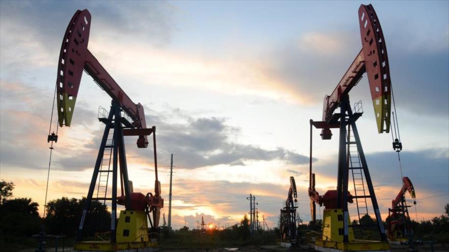 Precio de petróleo supera 100 dólares tras operación rusa en Donbás | HISPANTV