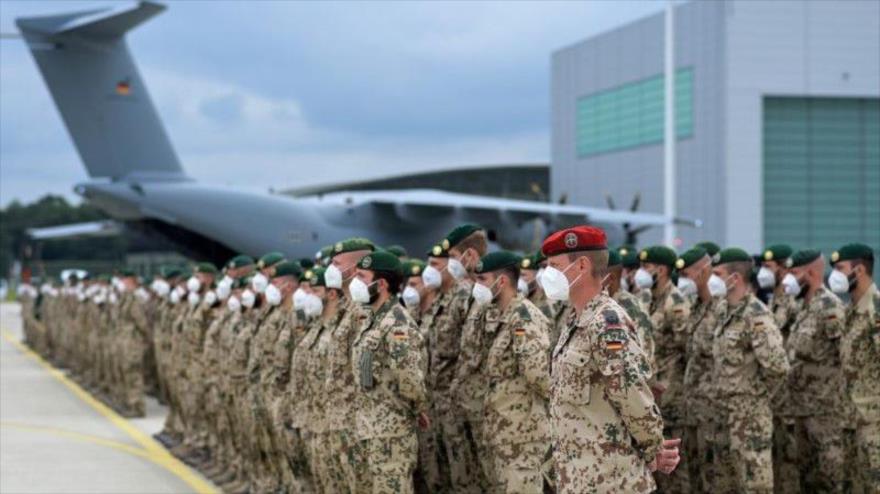 Soldados alemanes se alinean en el aeródromo de Wunstorf, Alemania, 30 de junio de 2021. (Foto: Reuters)