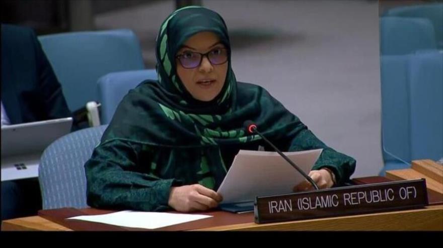 La representante permanente adjunta de Irán ante la ONU, Zahra Ershadi, habla durante una sesión del Consejo de Seguridad, Nueva York.