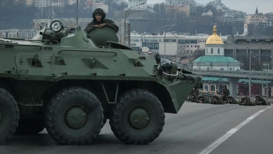 Fuerzas ucranianas en Kiev, la capital, 25 de febrero de 2022. (Foto: Reuters)