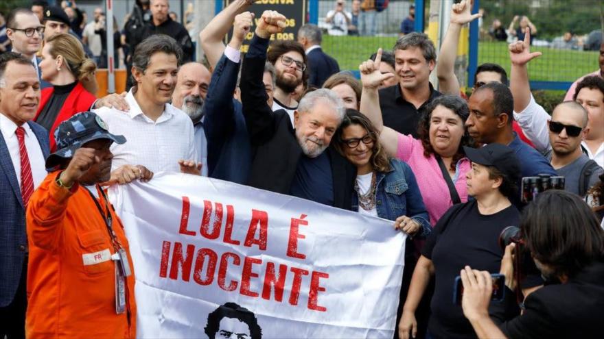 Expresidente de Brasil, Luiz Inácio Lula da Silva, luego de ser liberado de prisión, en Curitiba, Brasil, 8 de noviembre de 2019. (Reuters)