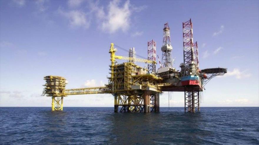 Una plataforma de producción de petróleo de Irán en el Golfo Pérsico. 