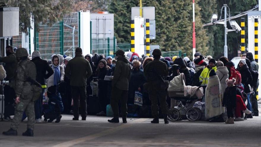 Refugiados ucranios llegan a Eslovaquia, 26 de febrero de 2022. (Reuters)