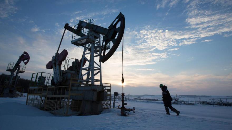 Alertan: Petróleo terminaría el año en $185 por sanciones a Rusia | HISPANTV
