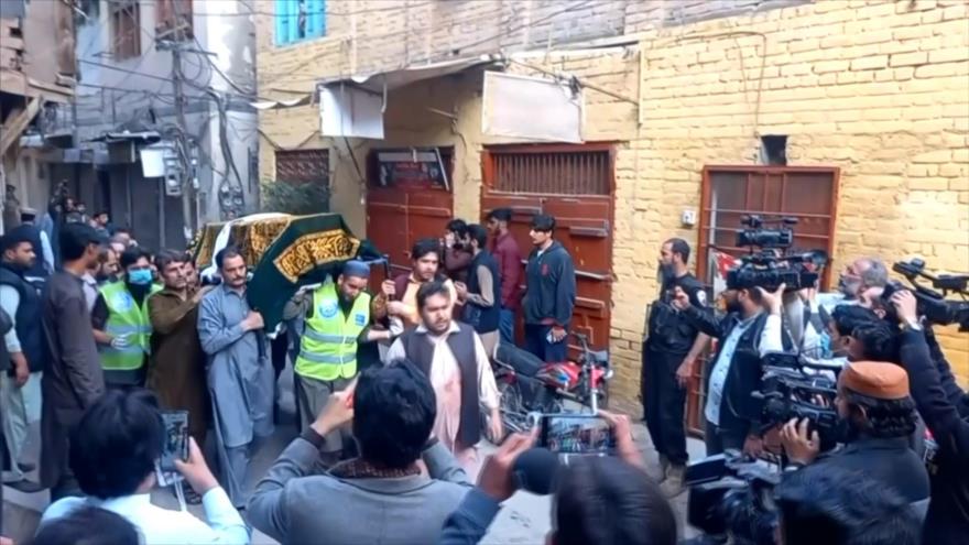 Celebran funerales de víctimas del atentado terrorista en Paquistán