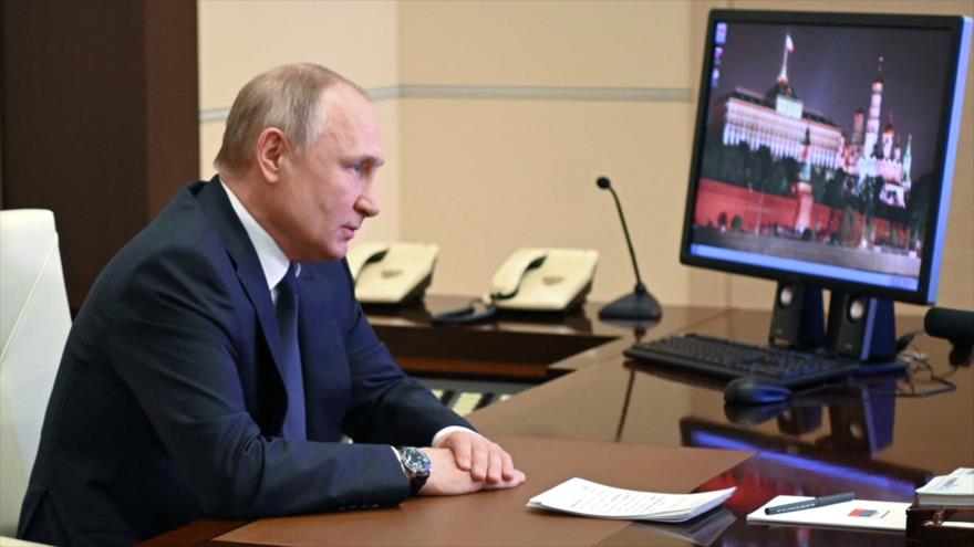 El presidente ruso, Vladimir Putin, en una reunión con miembros del Consejo de Seguridad en las afueras de Moscú, 3 de marzo de 2022. (Foto: Reuters)