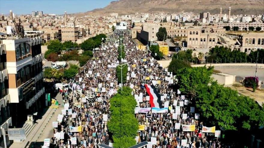 Yemeníes condenan crímenes de coalición saudí respaldada por EEUU | HISPANTV