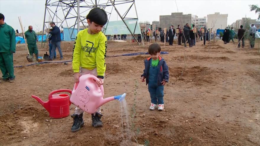 Campaña “Hola Tierra” se prepara para recibir la primavera en Irán
