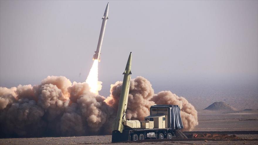 El lanzamiento de un misil balístico tierra-tierra, fabricado por los expertos iraníes. (Foto: IRNA)
