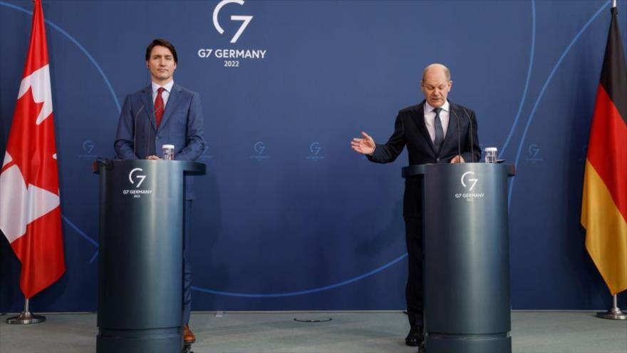 El canciller alemán, Olaf Scholz (dcha.) y el premier canadiense, Justin Trudeau, en Berlín, capital de Alemania, 9 de marzo de 2022.
