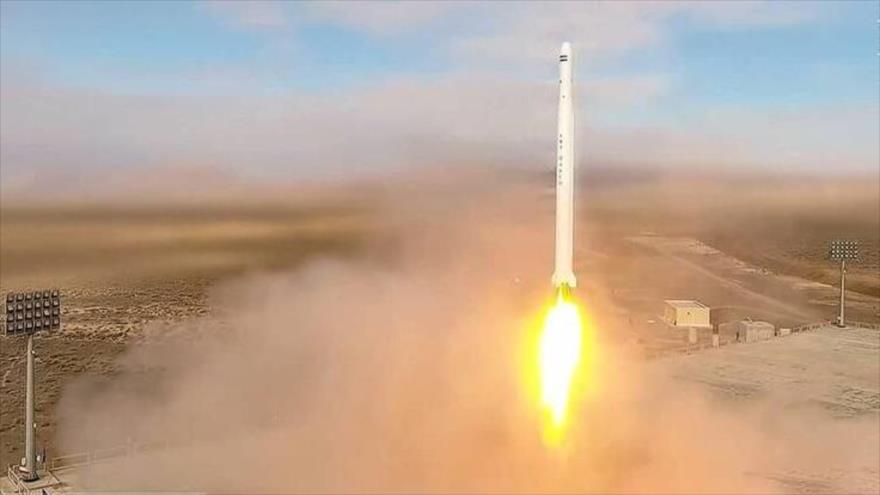 El lanzamiento del satélite Nur 2 de fabricación iraní al espacio, 8 de marzo de 2022.
