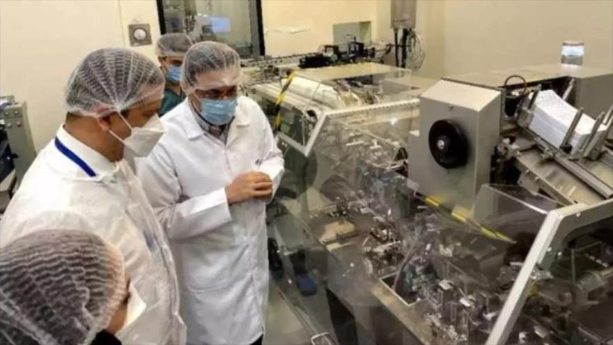 La visita del embajador de Nicaragua, Isaac Bravo Jaen, a las plantas de las compañías farmacéuticas de Irán, 11 de marzo de 2022.