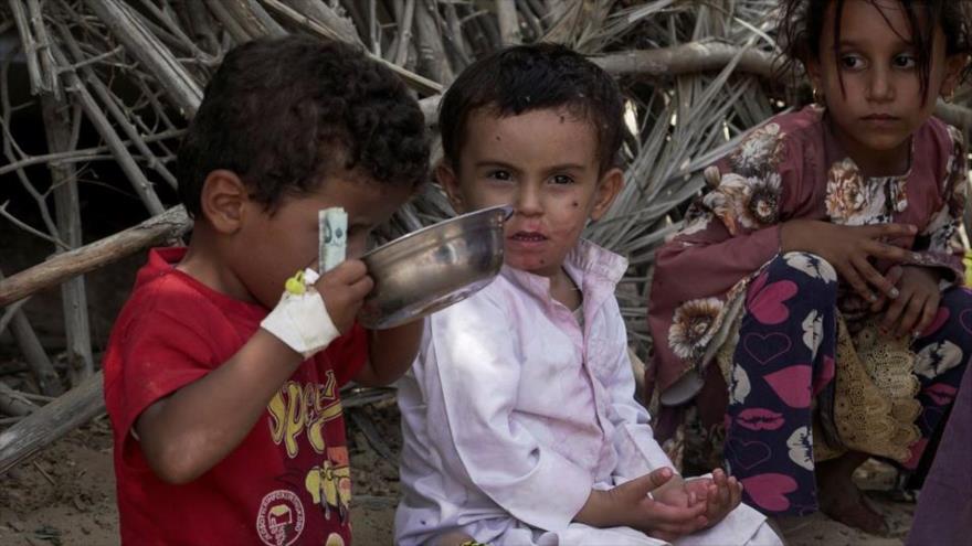 Niños yemeníes, en un campamento para desplazados internamente, afueras de Marib, Yemen, 20 de octubre de 2021. (Foto: Reuters)