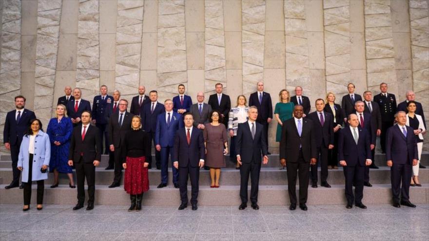 Los ministros de Defensa de países miembros de la OTAN se reúnen en Bruselas, Bélgica, 16 de marzo de 2022. (Foto: Reuters)
