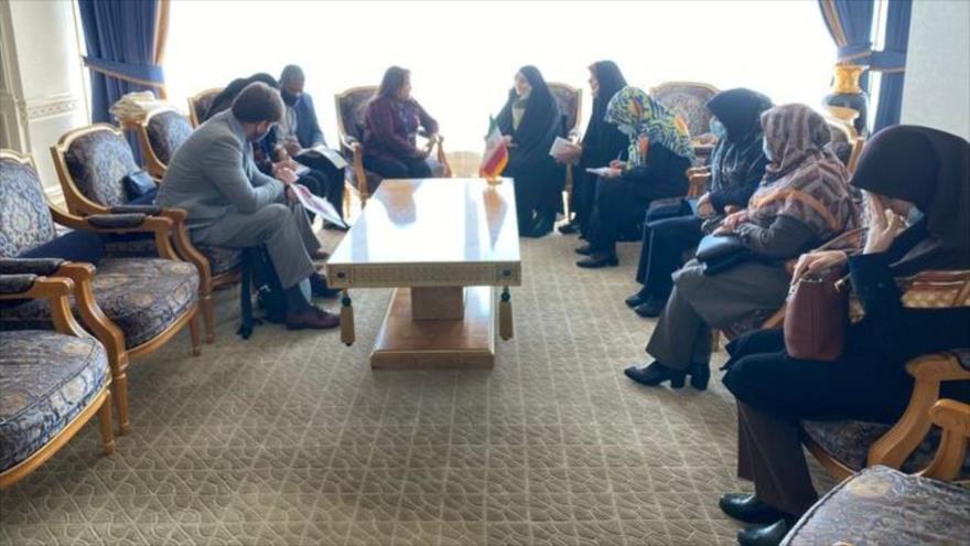 Irán y Cuba abogan por ampliar cooperación entre sus mujeres 