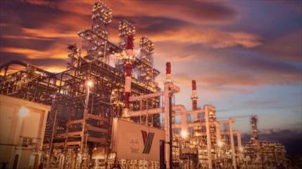 Ataque a vital refinería deteriora producción petrolera del reino