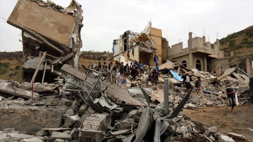 Edificio colapsa tras bombardeo en Saná, capital de Yemen. (Foto: EFE)
