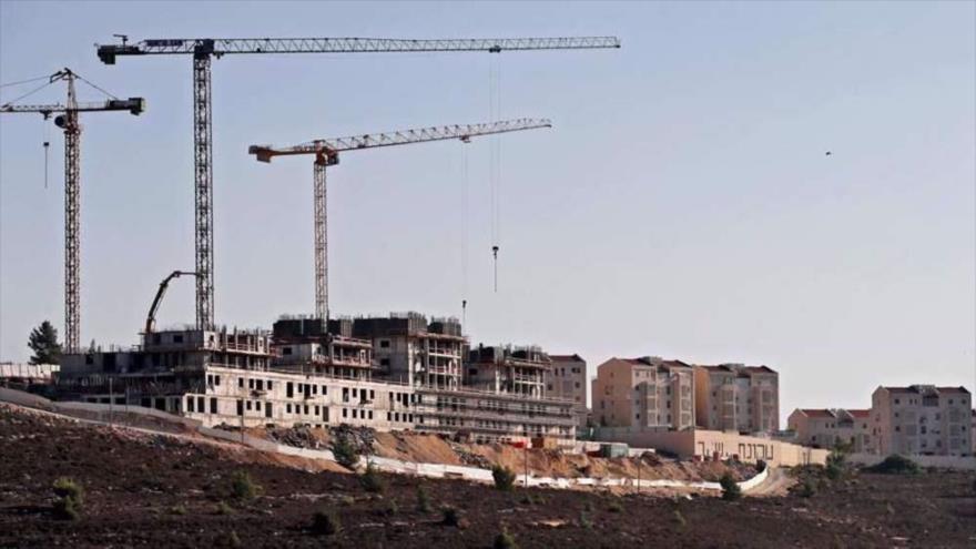 Construcción de un asentamiento ilegal israelí, cerca de la ciudad de Ramalá, en Cisjordania ocupada, 5 de octubre de 2021. (Foto: AFP)