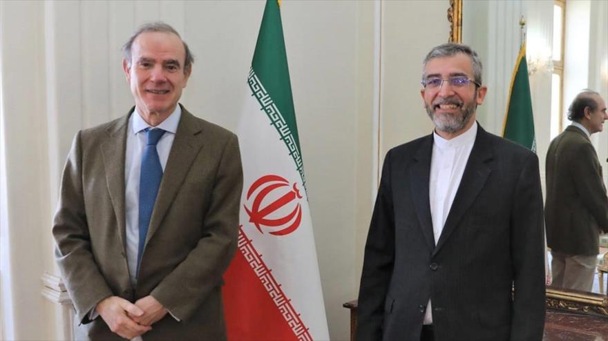 Vicecanciller iraní, Ali Baqeri Kani, (drch.) y vicesecretario general del Servicio de Acción Exterior de UE, Enrique Mora, 27 de marzo de 2022.