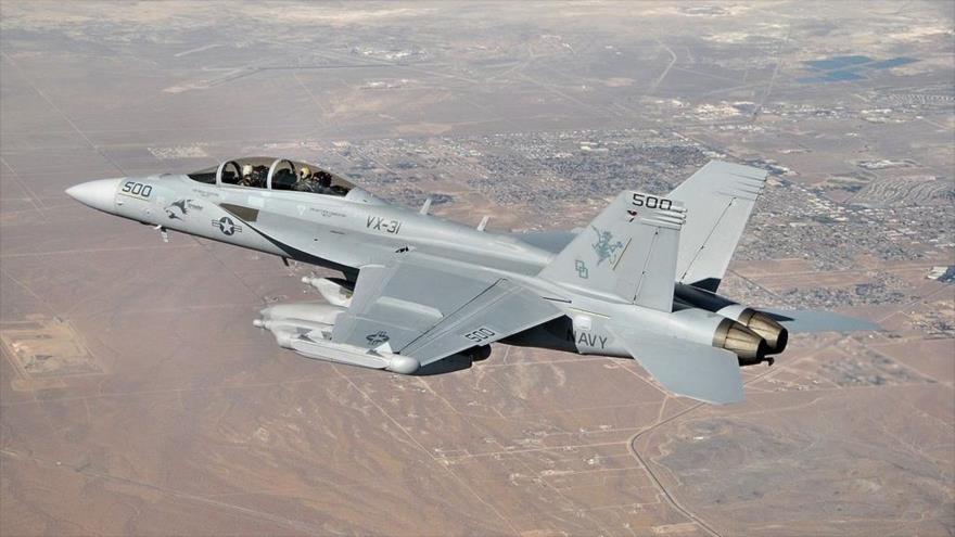 Un avión EA-18G Growler del escuadrón VX-31 en pleno vuelo.