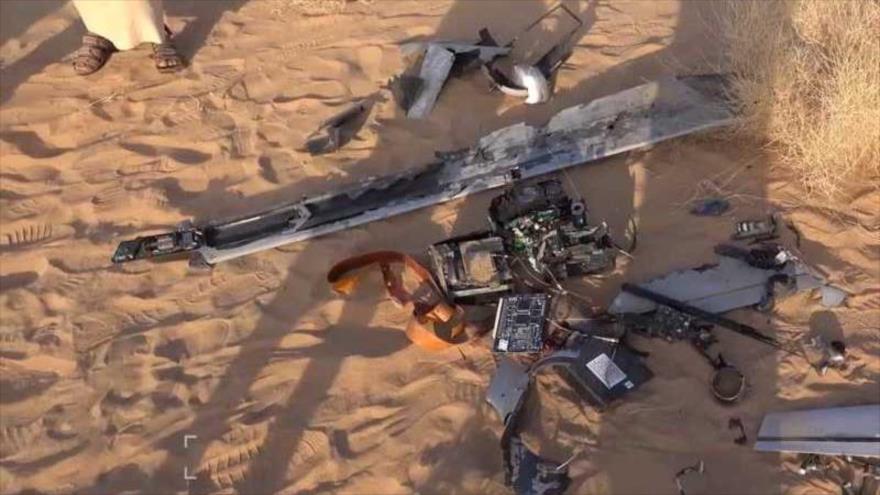 Restos del dron espía Scan Eagle, de fabricación estadounidense, interceptado por fuerzas yemeníes en provincia Marib, Yemen, 10 de noviembre de 2021.