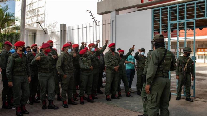 Miembros de la Fuerza Armada Nacional Bolivariana (FANB) reunidos durante un acto en Caracas, capital, 21 de noviembre de 2021. (Foto: Getty Images)