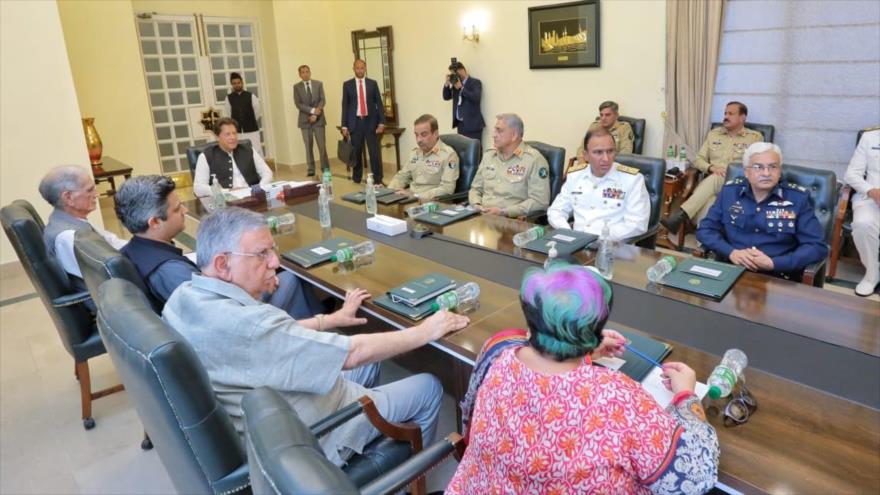 Una reunión del Comité de Seguridad Nacional de Paquistán en Islamabad, capital, 31 de marzo de 2022. (Foto: Reuters)