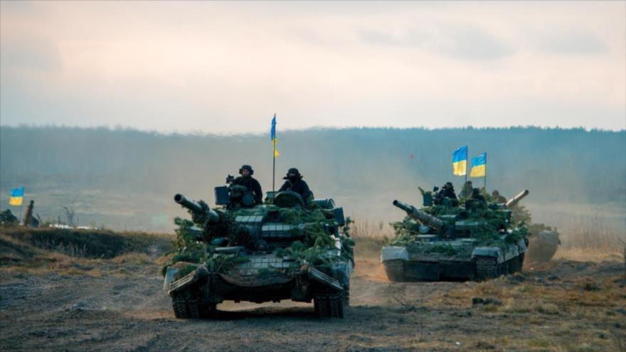 Vídeo: Fuerzas ucranianas huyen y dejan atrás sus vehículos blindados