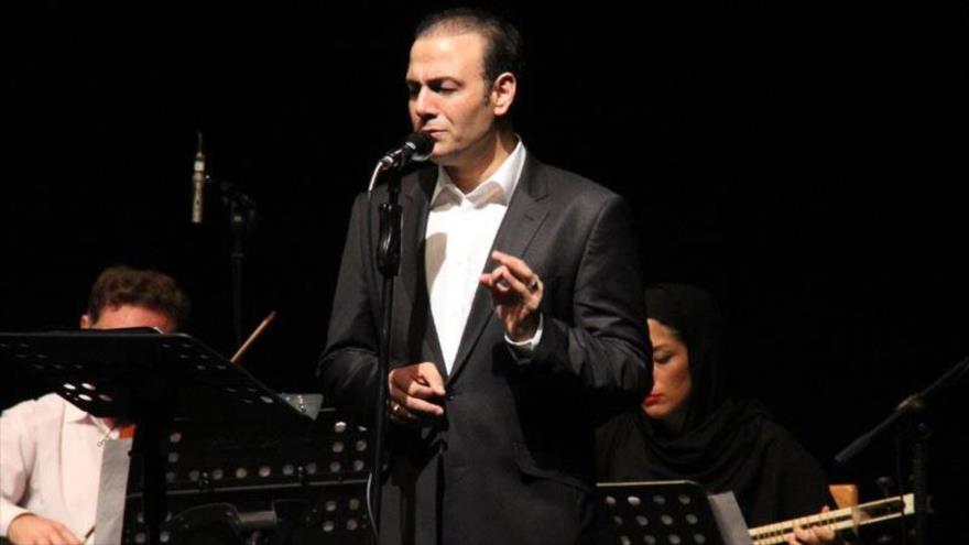 EEUU interroga 4 horas a vocalista iraní y le niega la entrada | HISPANTV