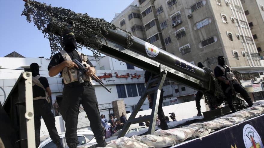 Miembros de Brigadas de Al-Quds, rama militar de la Yihad Islámica Palestina, desfilan en Gaza, 4 de octubre de 2018. (Foto: AP)