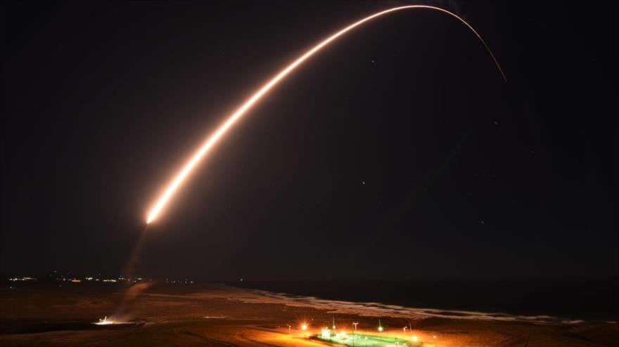 Prueba de misil balístico intercontinental Minuteman III de EE.UU. en la base militar de Vandenberg en California, 23 de febrero de 2021. 